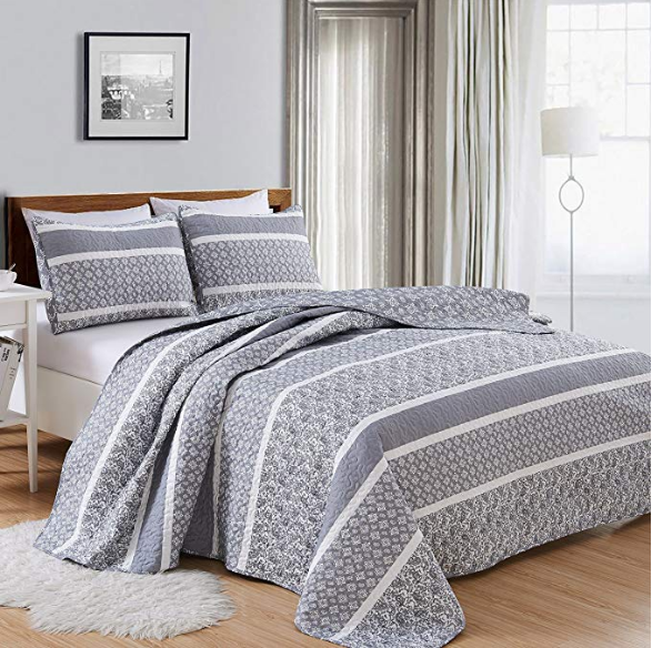 3 pcs  Quilt Set with Shams / All-Season Bedspread with Striped Pattern